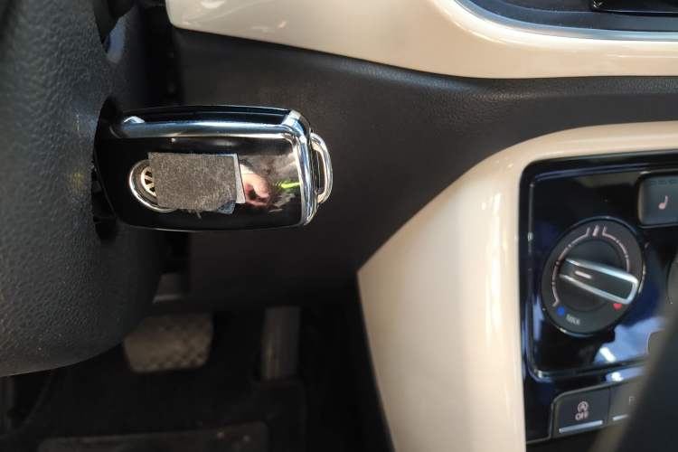 Used Volkswagen Beetle 2018 180TSI Joyful Orange Edition
