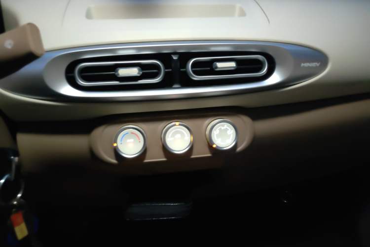 Used Wuling Hongguang MINIEV 2025 Four-Door Version Advanced Edition
