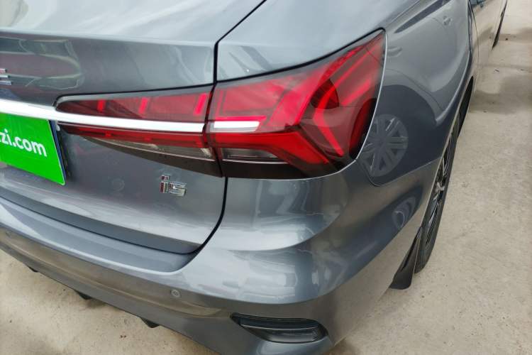 Used Roewe i5 2021 1.5L CVT Platinum Edition
