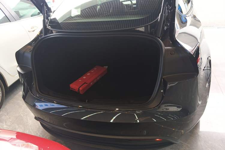 Used Tesla Model 3 2025 Rear-Wheel-Drive Version
