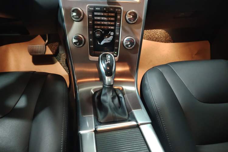 Used Volvo XC60 2017 T5 Smart Upgrade Edition