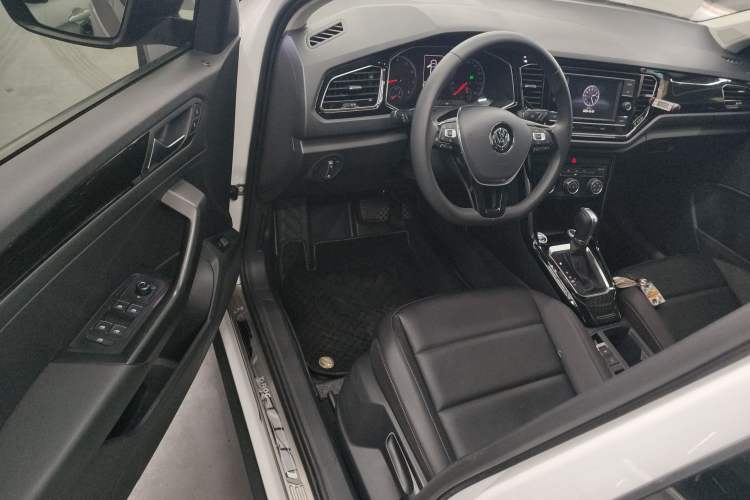 Used Volkswagen T-ROC 2018 280TSI DSG Two-Wheel-Drive Comfort Version China V Standard
