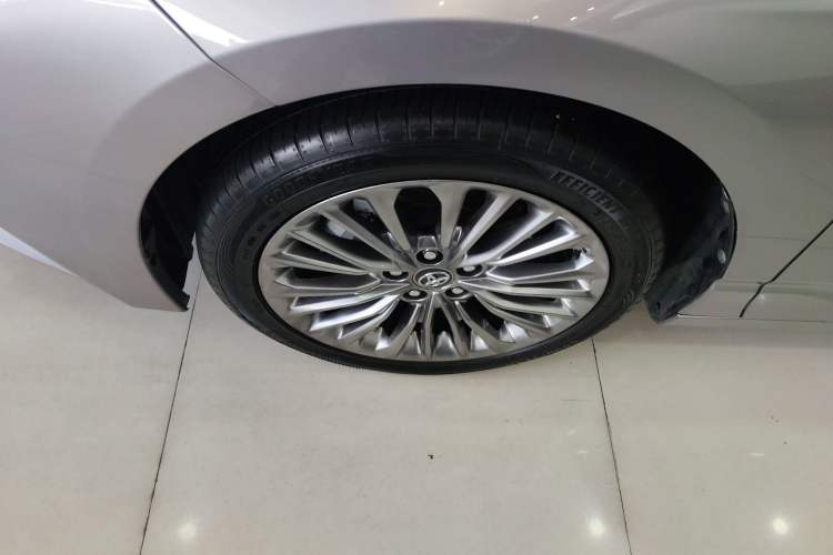 Used Toyota Avalon 2019 Dual-Engine 2.5L XLE Prestige Version China VI Standard