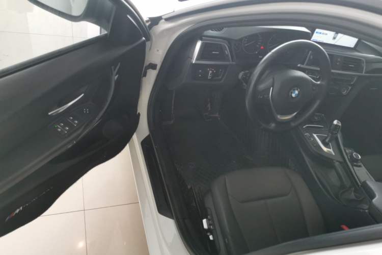 Used BMW 3 Series 2017 318i Fashion Model
