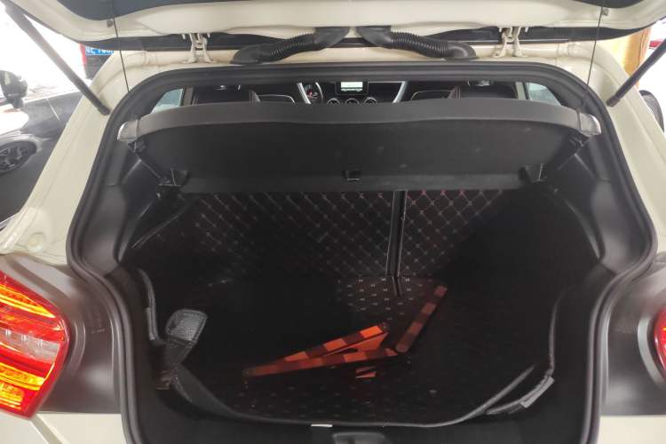 Used Mercedes-Benz A-Class (Import) 2015 A 200 Fashion Model
