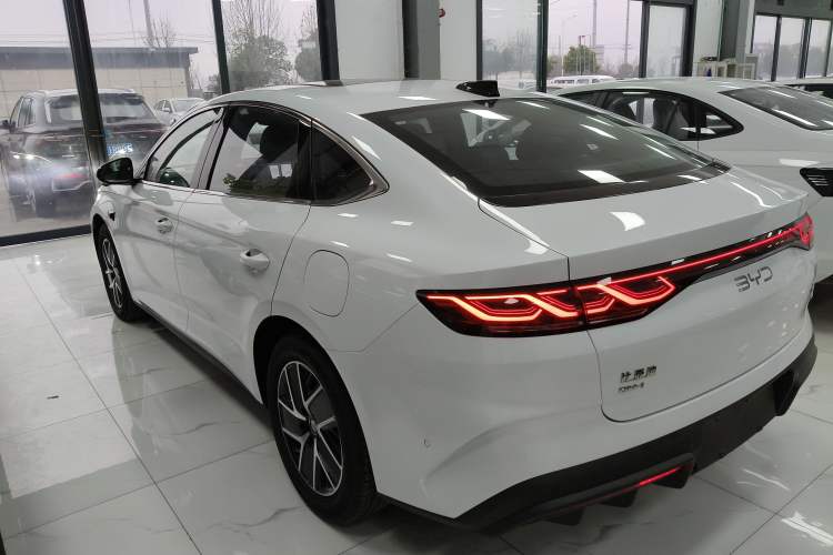 Used BYD Qin L 2025 DM-i Smart Drive 120KM Leading Model
