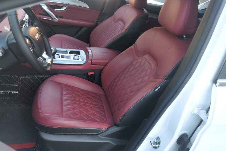 Used JETOUR X70 PLUS 2023 1.5T DCT Brave PLUS 7-Seater
