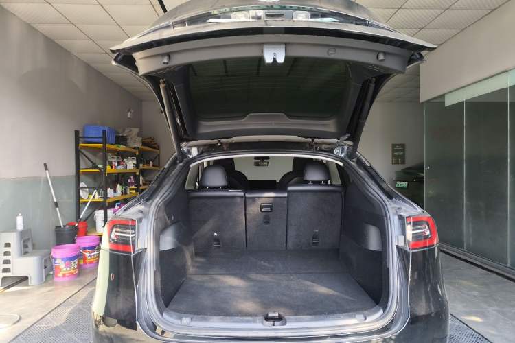 Used Tesla Model Y 2022 Rear-Wheel-Drive Version
