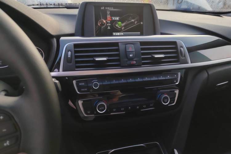 Used BMW 3 Series 2016 320Li Ambition Model
