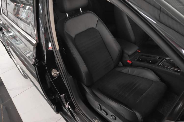 Used Volkswagen Magotan 2018 330TSI DSG Luxury Model
