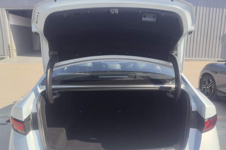 Used BYD Qin PLUS 2025 DM-i Smart Drive 120KM Superior Model
