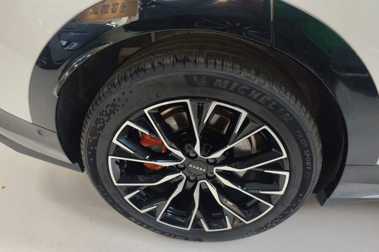 Used Zeekr 7X 2025 100 kWh Long-Range Rear-Wheel Drive with Intelligent Driving Features