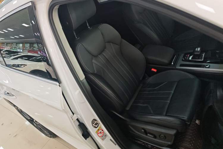 Used Audi Q5L 2022 40T Fashionable and Dynamic Model
