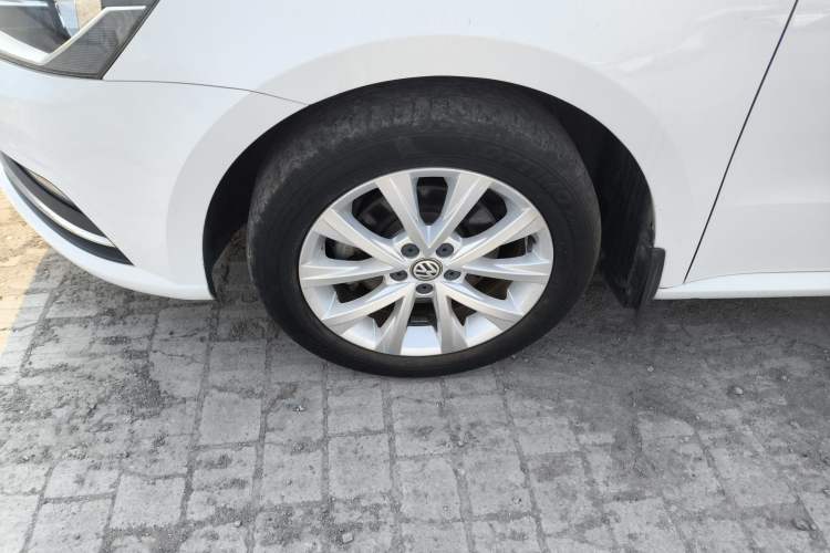 Used Volkswagen Lavida 2015 1.6L Manual Comfort Edition
