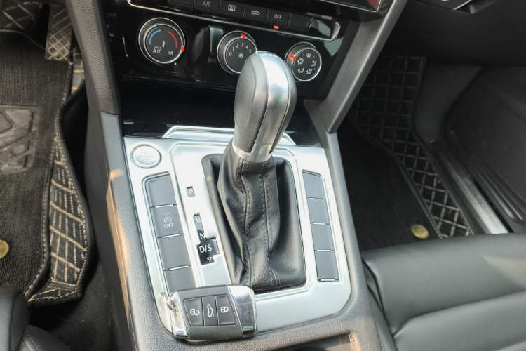 Used Volkswagen Magotan 2019 330TSI DSG Leading Model China VI Standard