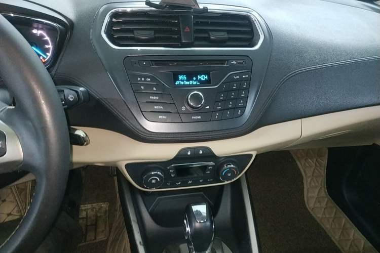 Used Ford Escort 2015 1.5L Automatic Fashion Model
