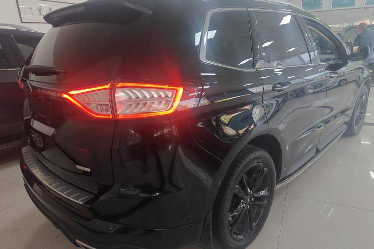 Used Ford Edge 2017 EcoBoost 245 Two-Wheel-Drive Sporty 7-Seater
