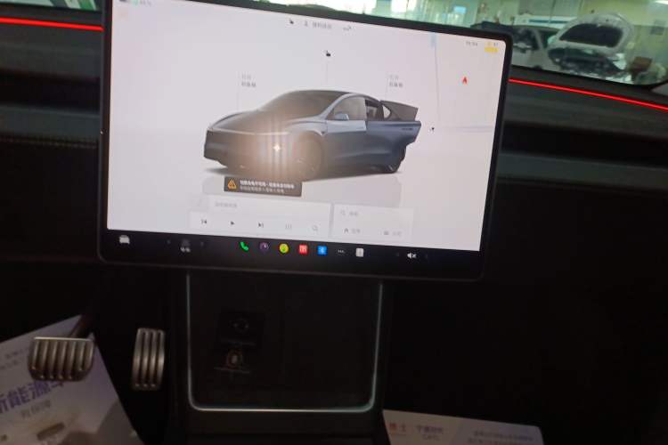 Used Tesla Model Y 2025 Long-Range All-Wheel-Drive Version