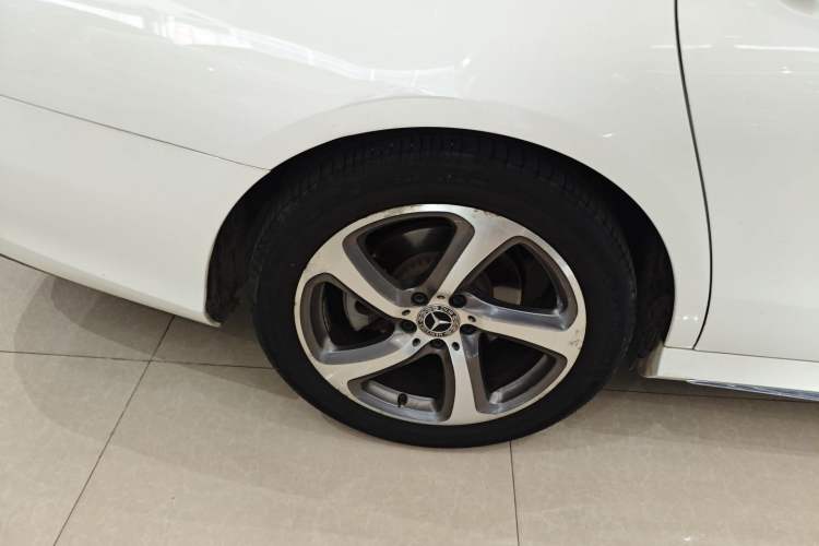 Used Mercedes-Benz E-Class 2018 E 300 L Sporty and Stylish Model
