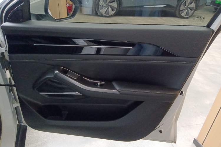 Used  L6 2024 125km PLUS Dragon Edition
