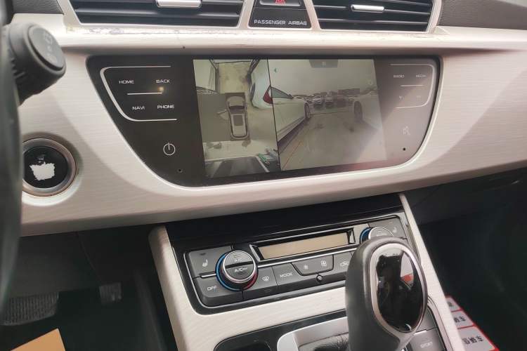 Used Geely Auto Emgrand X7 Sport 2018 1.8TD Automatic Two-Wheel Drive ZhiZun Model with 4G Connectivity
