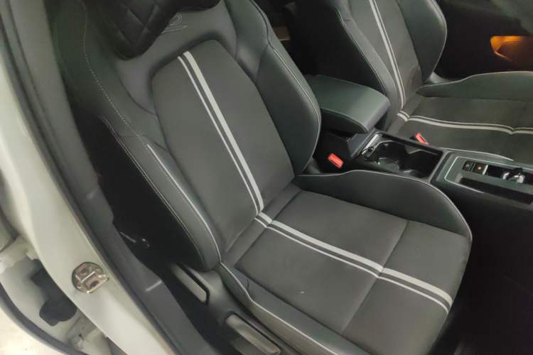 Used Volkswagen Golf 2023 Facelift 280TSI DSG R-Line Lite
