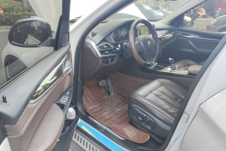 Used BMW X5 2015 xDrive28i
