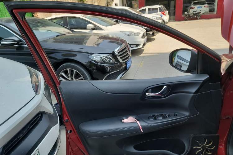 Used Nissan Tiida 2014 1.6L CVT Smart Model
