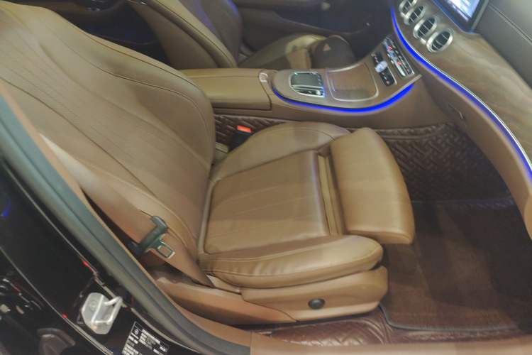 Used Mercedes-Benz E-Class 2019 E 260 L
