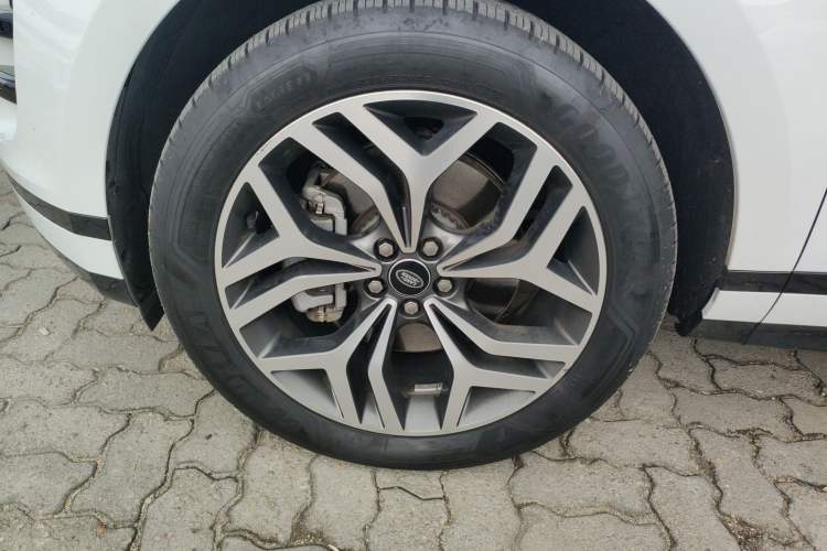 Used Land Rover Range Rover Evoque 2024 Aurora L 249 PS Prestige Light-Chasing Edition