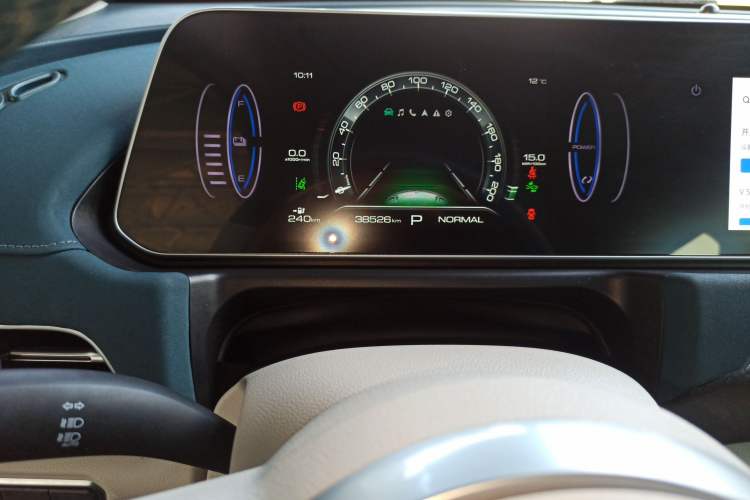 Used ORA Good Cat 2023 401 km Standard Range Luxury Version Lithium Iron Phosphate
