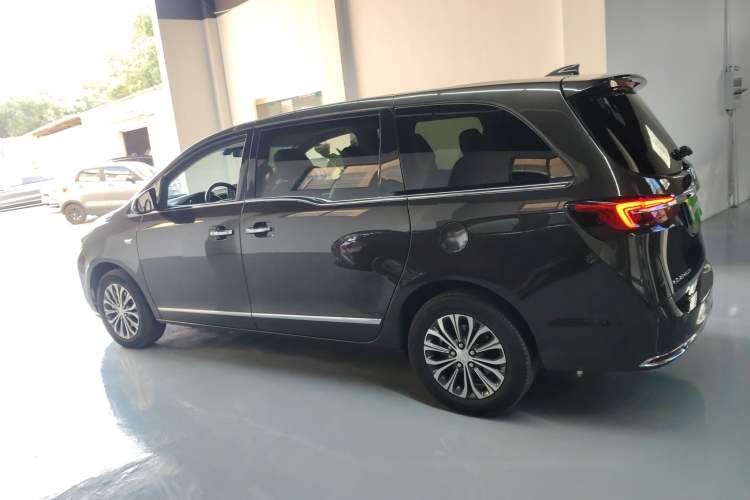 Used Buick GL8 2021 Land Cruiser Executive Class 652T Luxury Model
