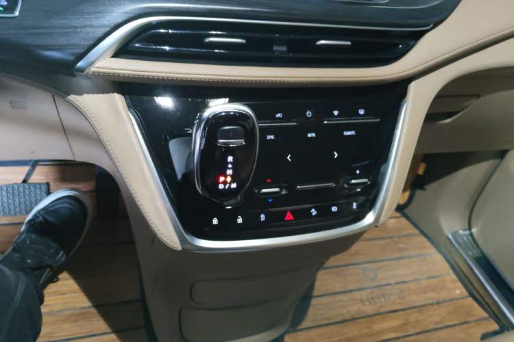 Used Buick GL8 2021 ES Land Cruiser 653T Luxury Edition
