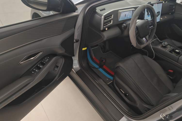 Used BYD Qin L 2024 DM-i 120KM Excellence Model
