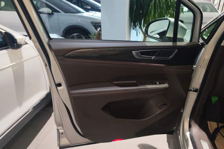 Used Volkswagen Viloran 2024 330TSI Luxury Edition
