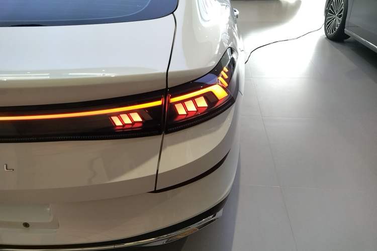 Used Volkswagen Lamando 2025 Lavida L 280TSI DSG Cool & Spicy Edition
