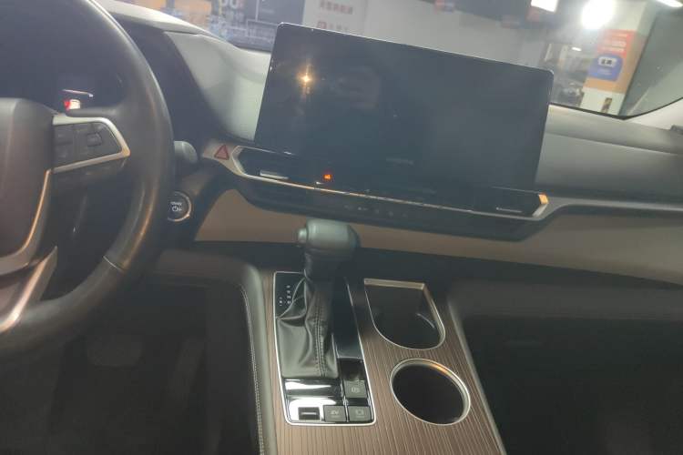 Used Toyota Granvia 2024 2.5L Hybrid Comfort Edition