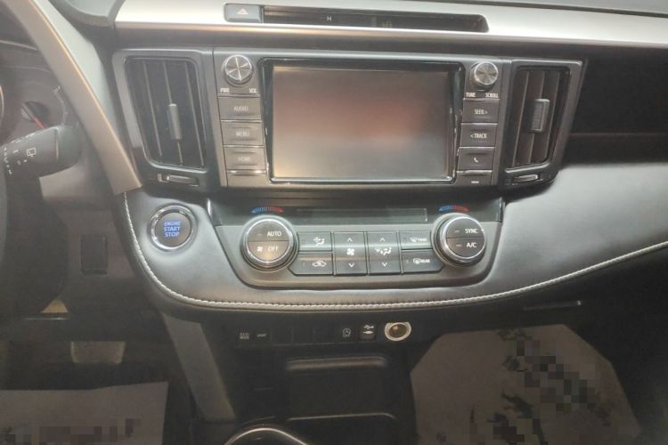 Used Toyota RAV4 2016 2.0L CVT Two-Wheel Drive Fashion Edition China V Standard
