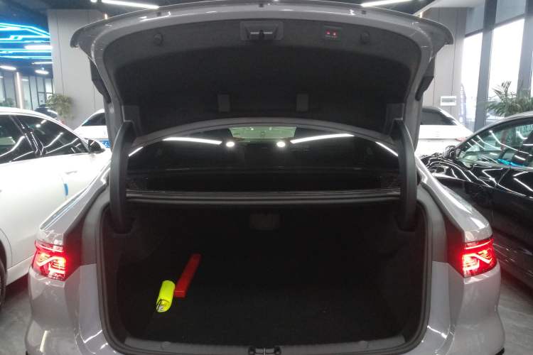 Used BYD Han 2025 DM-i Intelligent Driving Edition 125KM LiDAR Flagship Model
