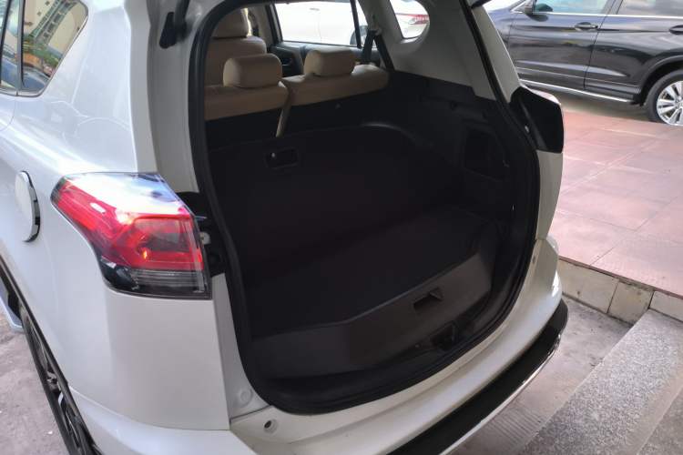 Used Toyota RAV4 2016 2.0L CVT Two-Wheel Drive Urban Edition China V Standard
