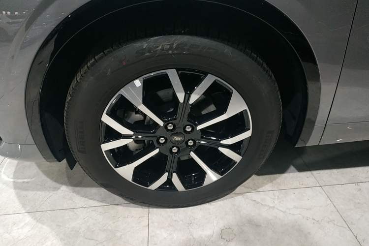 Used Ford Edge 2025 Ford Explorer L 2.0T EcoBoost E-Hybrid Four-Wheel-Drive 7-Seater Supreme Model
