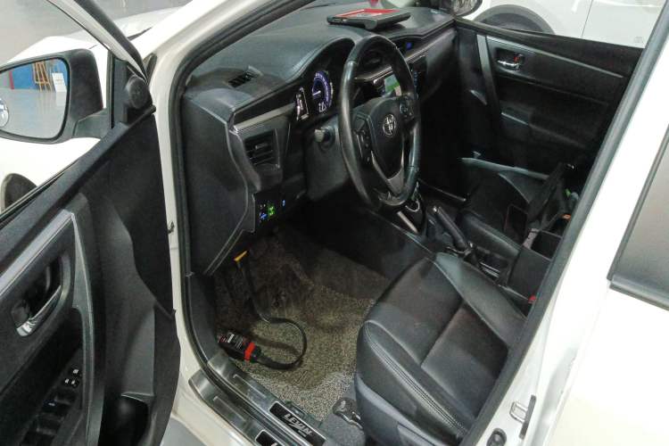 Used Toyota Levin 2016 Dual-Engine 1.8H GS E-CVT Elite Model with Sunroof
