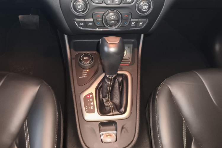 Used  Cherokee 2016 2.4L Superior Edition
