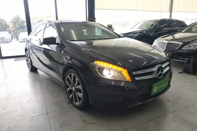 Used Mercedes-Benz A-Class (Import) 2015 A 200 Fashion Model
