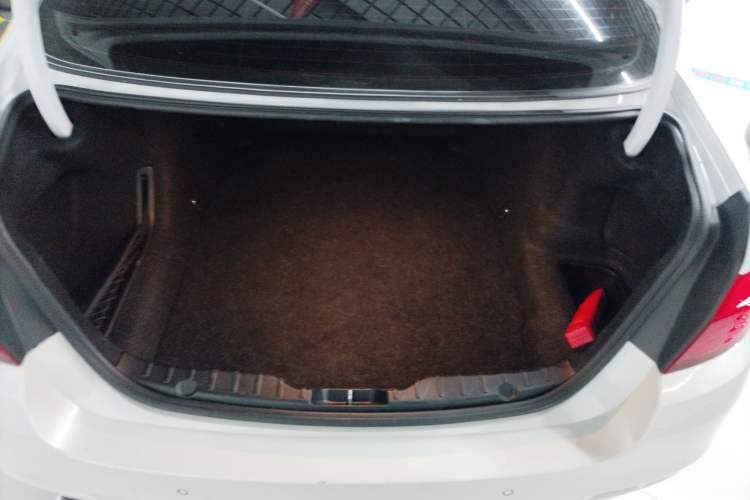 Used BMW 5 Series 2014 525Li Leading Model
