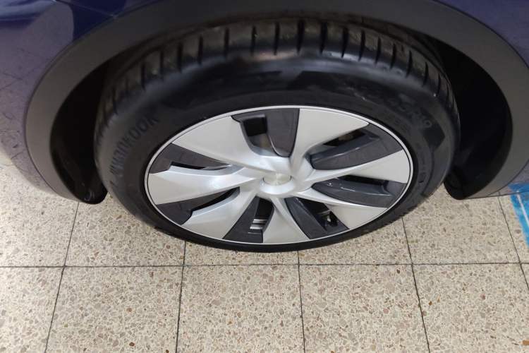 Used Tesla Model Y 2021 Long-Range All-Wheel-Drive Version
