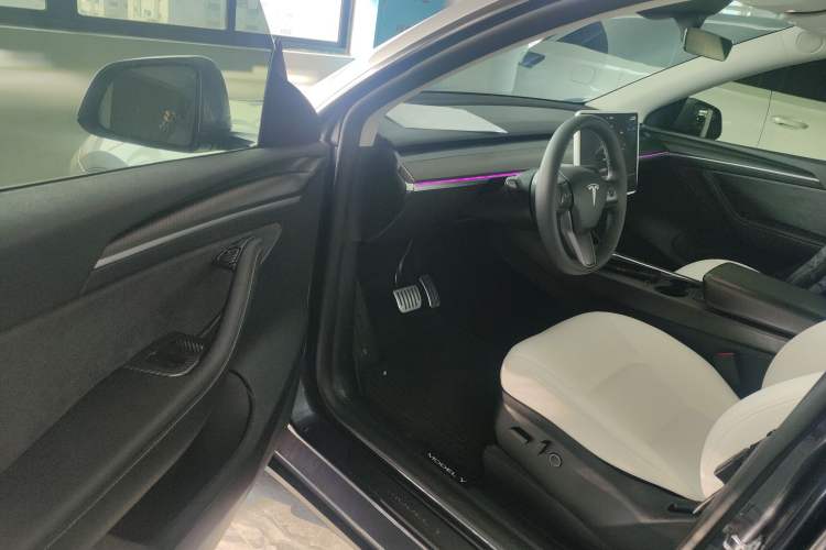 Used Tesla Model Y 2024 Long-Range All-Wheel-Drive Version