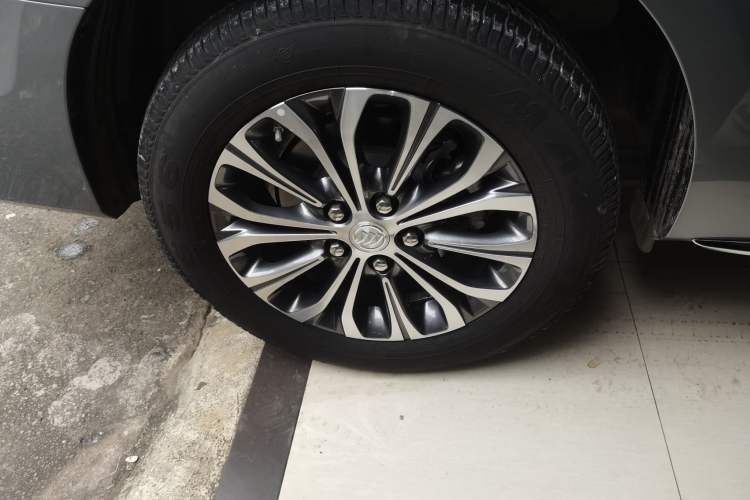 Used Buick GL8 2023 Land Executive Class Comfort Model