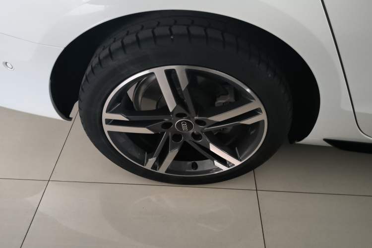 Used Audi A4L 2022 40 TFSI Luxury Dynamic Model
