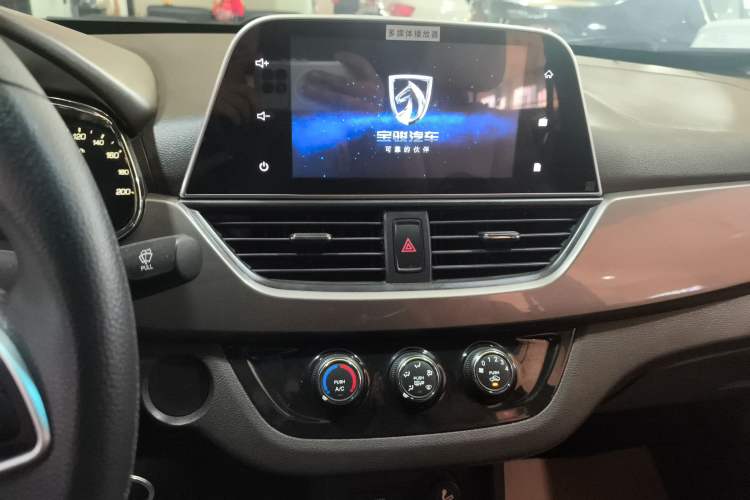 Used Baojun 310W 2017 1.5L Manual Fashion Model China V
